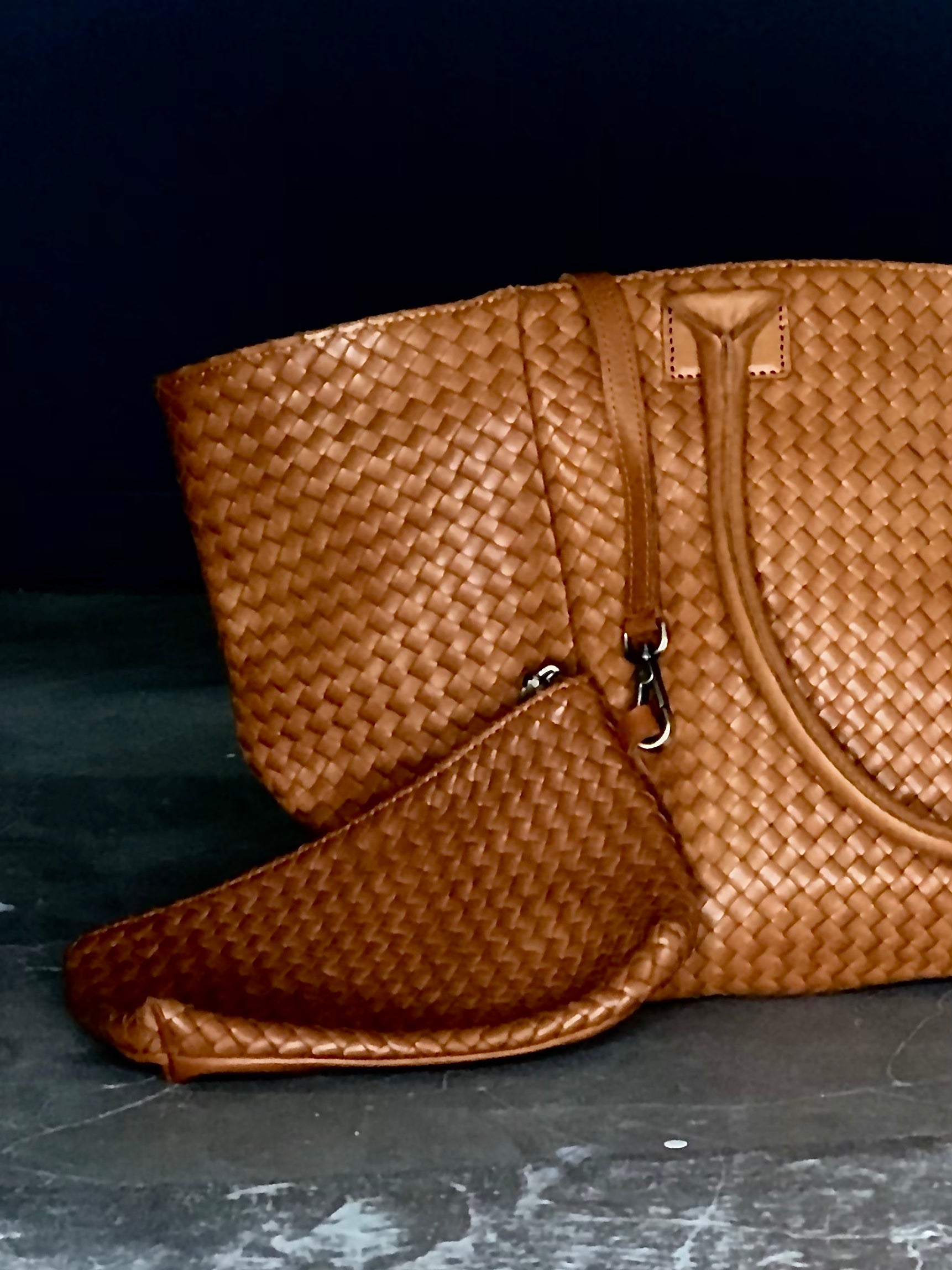 LABEL17 presents the Shoulder Bag Tresse and the Etui Tresse with Strap, both in Cognac. Hand-braided supple lamb-Nappaleather