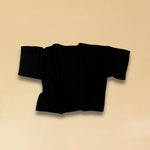 Zeitloser V-Kragen-Pullover SOLA aus reinem 2-fädigem Sommmer-Kaschmir in Liquorice. Einheitliche Passform für sämtliche Grössen von 34 - 42 dank kastenförmigen Linie. Hergestellt in Nepal für LABEL17