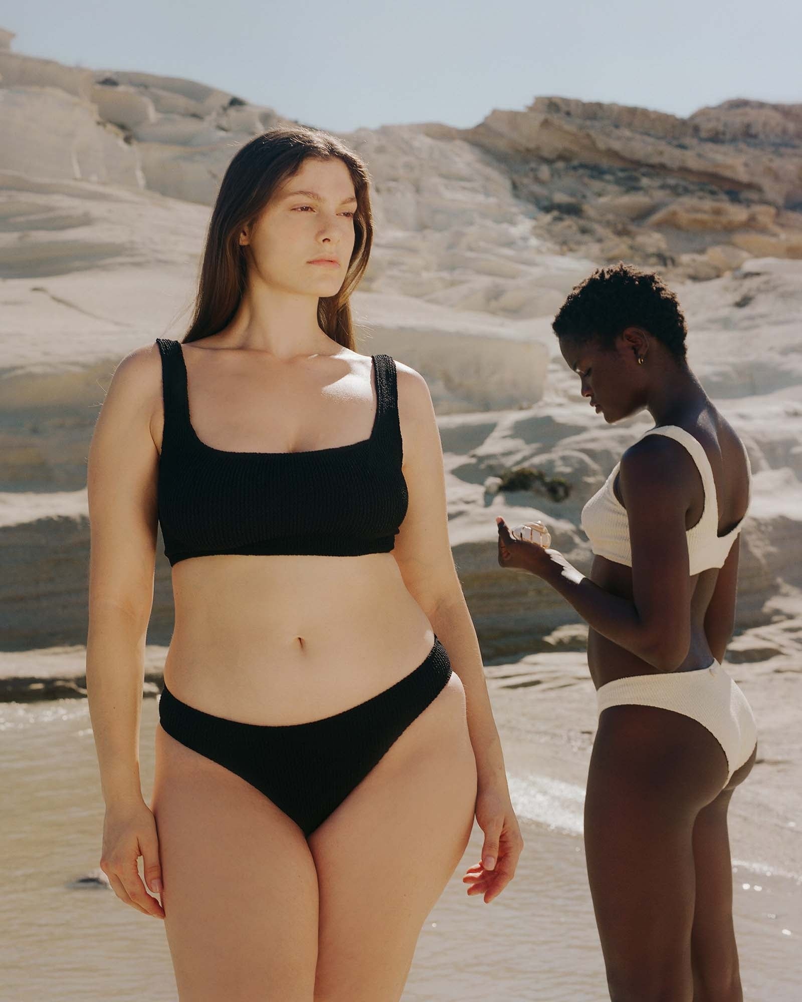 LABEL17 presents SORBET ISLAND's one piece Bikini CELINE in onesize, that fits most. Available in different colors, i.e. Liquorice and Vanilla. Produced and photo-shooted in Greece