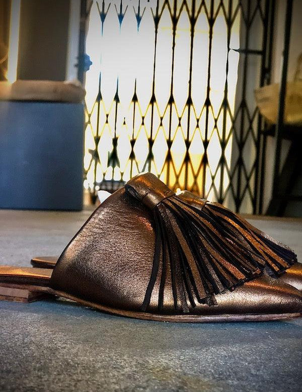 The Mule CHOUCHA by LABEL17 is crafted from supple, vegetable-tanned lamb nappa leather. A large, soft pompom sways elegantly with every step, adding a playful yet refined touch to the design. Handmade in Morocco.