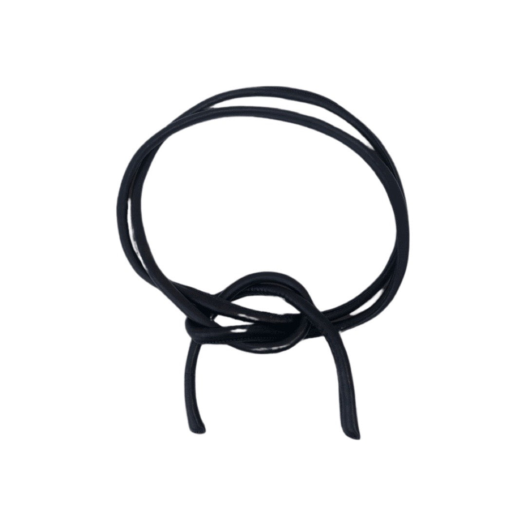 Sportive Lederkordel als Gürtel von LABEL17: Belt Knot, Ledergurt aus feinem, pflanzlich gegerbtem Lamm-Nappaleder, handgefertigt in Marokko, designed in Switzerland