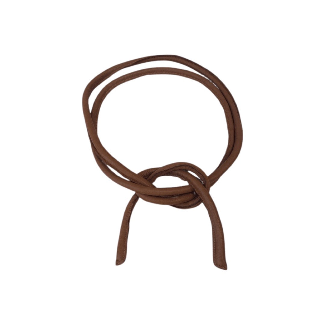 Sportive Lederkordel als Gürtel von LABEL17: Belt Knot, Ledergurt aus feinem, pflanzlich gegerbtem Lamm-Nappaleder, handgefertigt in Marokko, designed in Switzerland