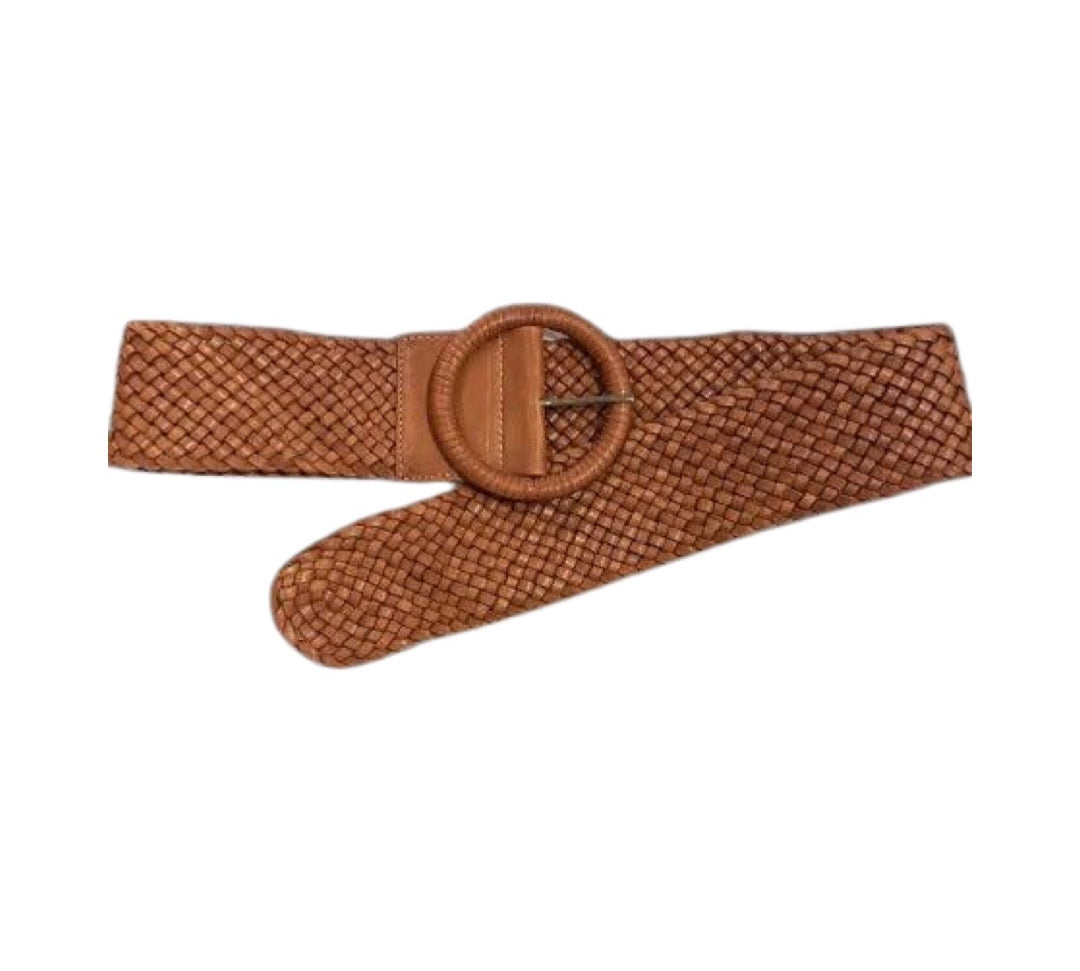 Braided Belt Round Buckle: eleganter Leder-Gurt von LABEL17. Leder-Gürtel aus geschmeidigem, pflanzlich gegerbtem Lamm-Nappaleder, von Hand geflochten, handgefertigt in Marokko, designed in Switzerland