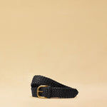 Braided Belt in Black von LABEL17: Gurt aus pflanzlich gegerbtem Lamm-Nappaleder, von Hand geflochten, mit Messing Schnalle, handgefertigt in Marokko.