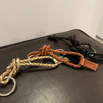 Der kurze Schlüsselanhänger CLARA, von LABEL17, aus geschmeidigem Lamm-Nappaleder ist funktional und stilvoll zugleich.