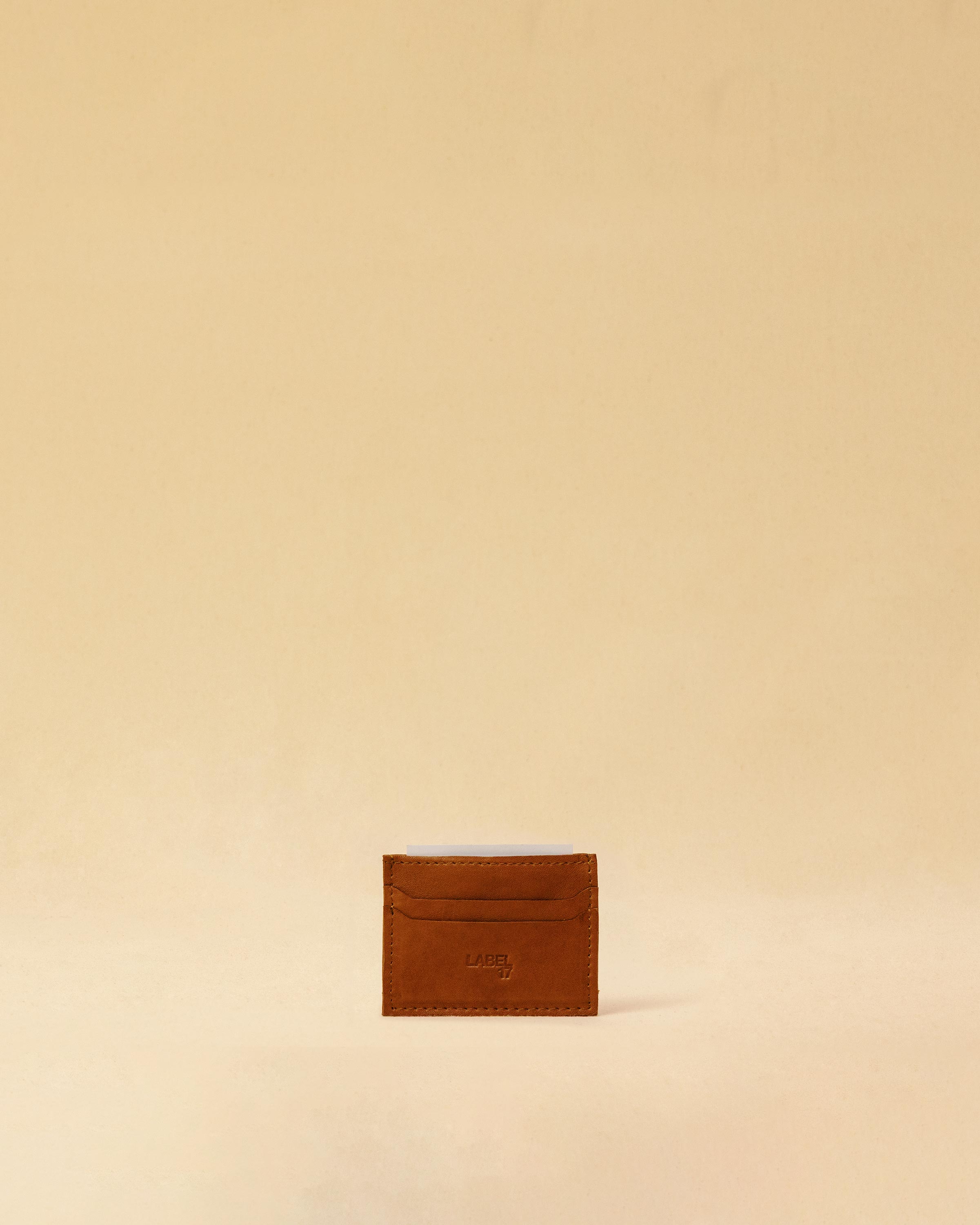 The three-piece Braided Portemonnaie TRINITY by LABEL17 is an ensemble of refined functionality and craftsmanship – made from supple, hand-braided nappa leather. It features a woven zip-around case and two removable inner pouches: one for cards, one for coins.
Handmade in Morocco.