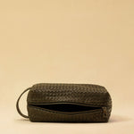 The elegant Braided Travel Pouch VOYAGER by LABEL17  is handcrafted from fine, braided nappa leather and stands out with its soft feel and refined craftsmanship. A zipper keeps everything securely closed, while the interior is lined with water-resistant fabric and features practical side compartments – for stylish organization on the go. Handmade in Morocco.