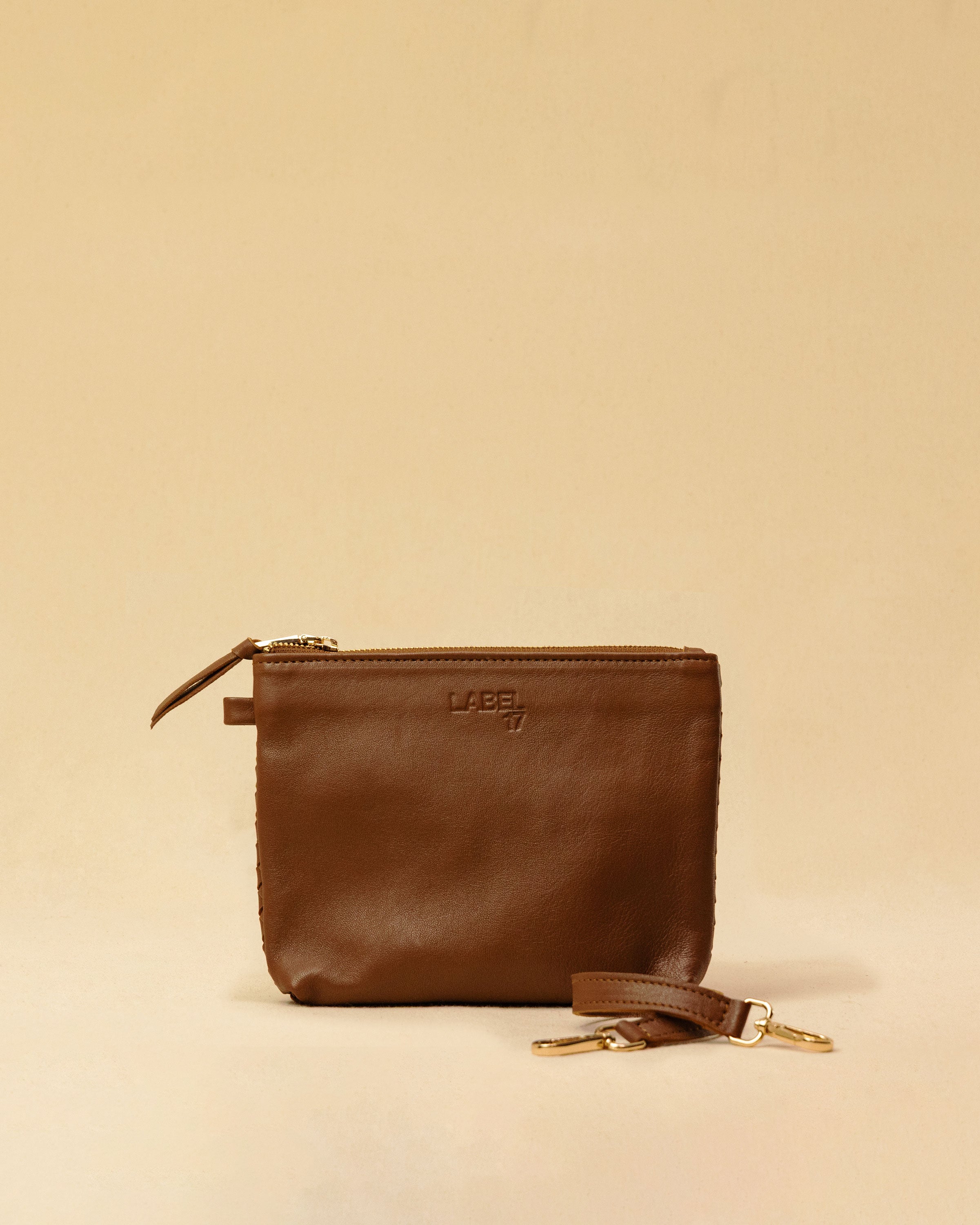 The Braided Pouch GAIA by LABEL17 is hand-braided from soft, vegetable-tanned nappa leather using an intricate braiding technique. Designed to carry your essentials, it features a leather strap with a carabiner, allowing you to wear it on its own or attach it seamlessly inside your LABEL17 bag.