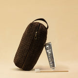 The elegant Braided Travel Pouch VOYAGER by LABEL17  is handcrafted from fine, braided nappa leather and stands out with its soft feel and refined craftsmanship. A zipper keeps everything securely closed, while the interior is lined with water-resistant fabric and features practical side compartments – for stylish organization on the go. Handmade in Morocco.