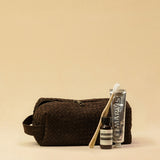 The elegant Braided Travel Pouch VOYAGER by LABEL17  is handcrafted from fine, braided nappa leather and stands out with its soft feel and refined craftsmanship. A zipper keeps everything securely closed, while the interior is lined with water-resistant fabric and features practical side compartments – for stylish organization on the go. Handmade in Morocco.