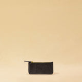 The three-piece Braided Portemonnaie TRINITY by LABEL17 is an ensemble of refined functionality and craftsmanship – made from supple, hand-braided nappa leather. It features a woven zip-around case and two removable inner pouches: one for cards, one for coins.
Handmade in Morocco.