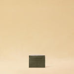 The three-piece Braided Portemonnaie TRINITY by LABEL17 is an ensemble of refined functionality and craftsmanship – made from supple, hand-braided nappa leather. It features a woven zip-around case and two removable inner pouches: one for cards, one for coins.
Handmade in Morocco.