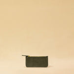 The three-piece Braided Portemonnaie TRINITY by LABEL17 is an ensemble of refined functionality and craftsmanship – made from supple, hand-braided nappa leather. It features a woven zip-around case and two removable inner pouches: one for cards, one for coins.
Handmade in Morocco.