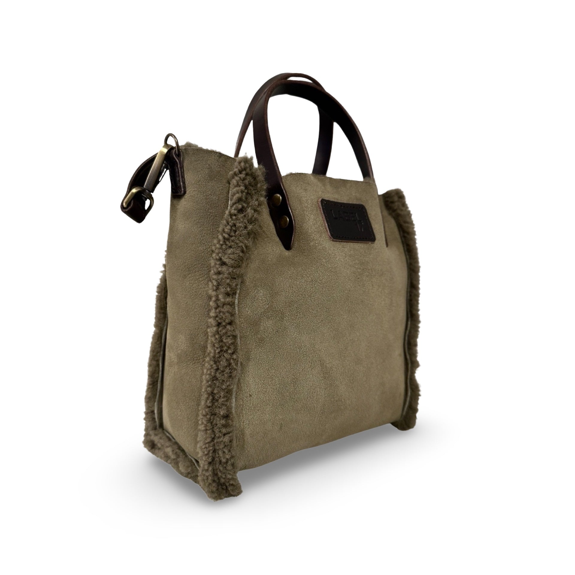 Die LABEL17 Crossbody Bag Shearling Mini ist handgefertigt in der Schweiz