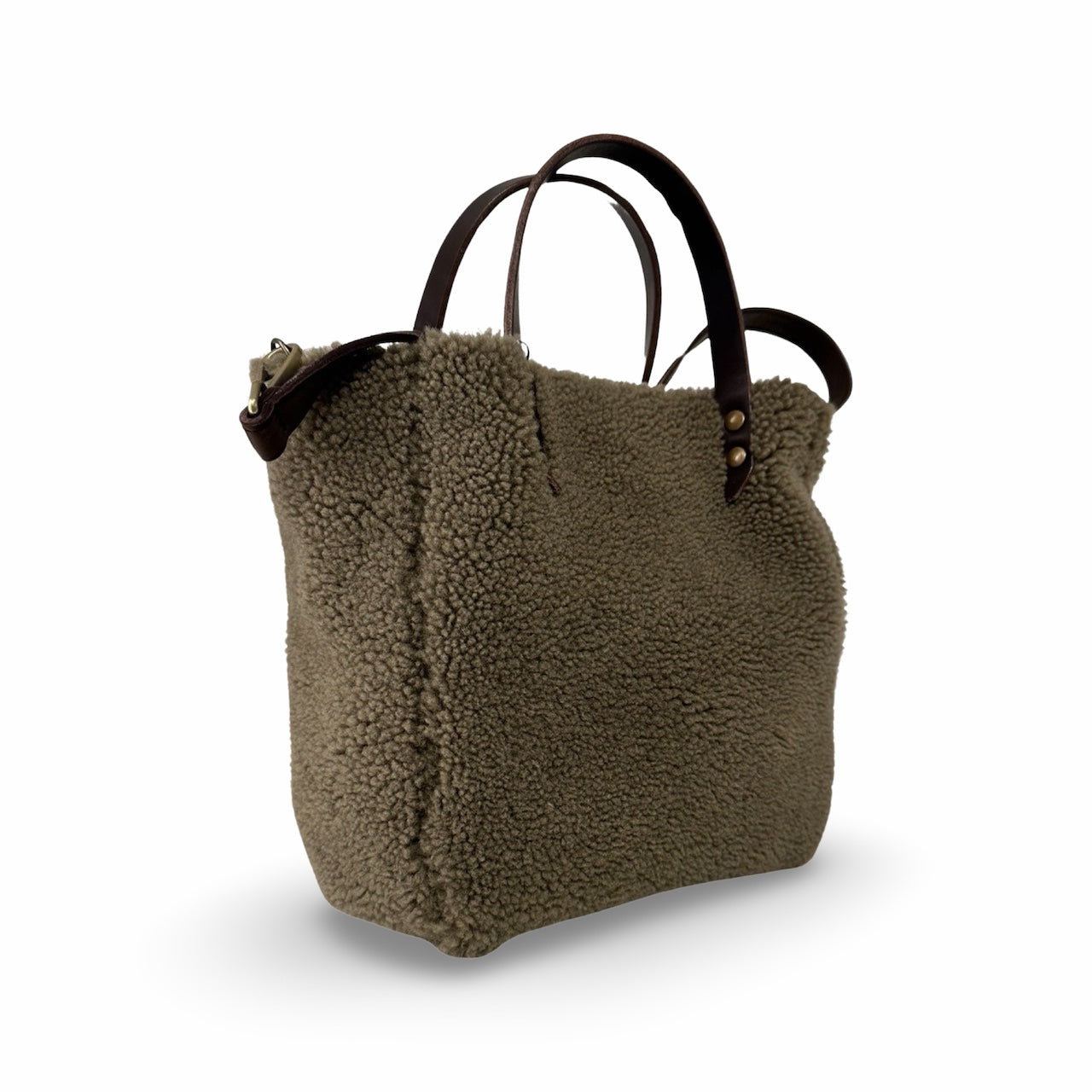 Die LABEL17 Crossbody Bag Shearling Mini ist handgefertigt in der Schweiz