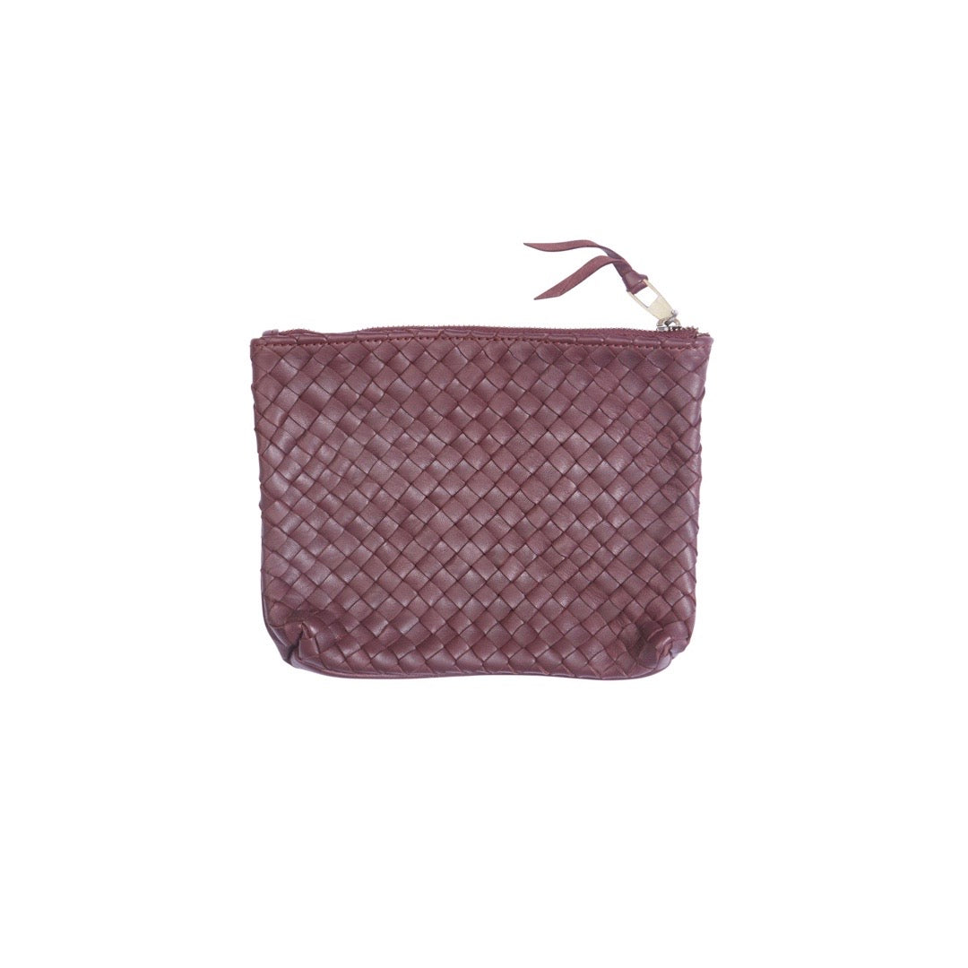 Etui Tresse Small by LABEL17: small pouch for daily items like pencil or make-up things. Made of supple lambnappa leather, hand braided
