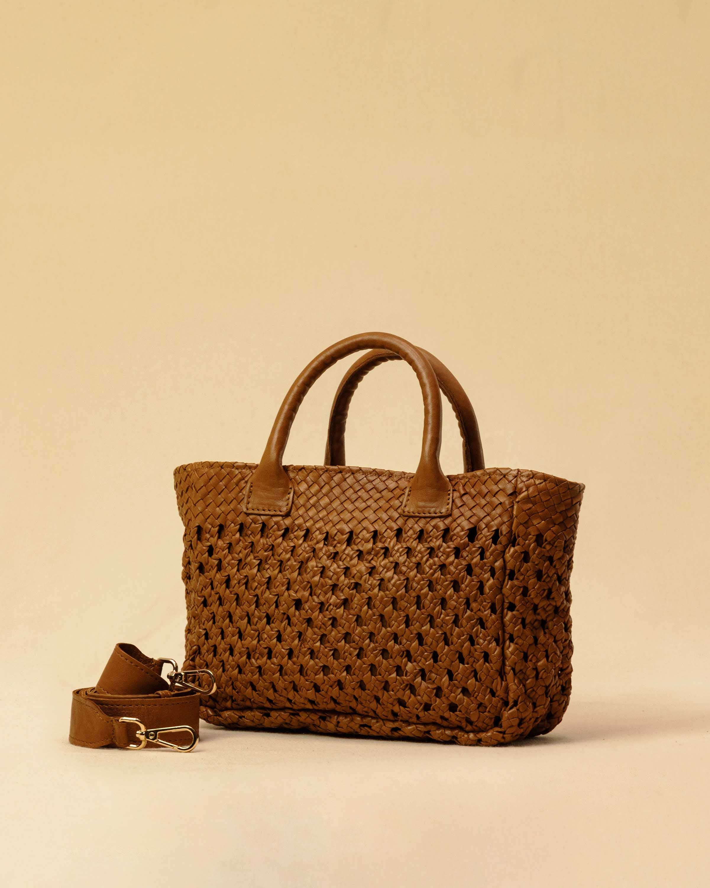 The Handbag Cabas Lalla Mini by LABEL17 is the smallest version of the popular Cabas line – a lightweight handbag made from supple, vegetable-tanned nappa leather. Crafted with a unique braiding technique it comes with a zip closure and an adjustable, detachable shoulder strap. The leather-lined interior features a secure inner pocket. Wear it crossbody or carry it by hand – perfect for your essentials on the go. Handmade in Morocco.