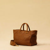 The Cabas Medium by LABEL17 is a lightweight handbag crafted from supple, vegetable-tanned nappa leather. Hand-braided and finished with a zip closure and detachable shoulder strap, it features a leather-lined interior with a secure inner pocket – combining refined design with everyday functionality. Handmade in Morocco.