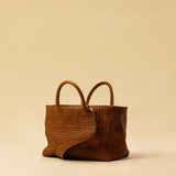 The Cabas Medium by LABEL17 is a lightweight handbag crafted from supple, vegetable-tanned nappa leather. Hand-braided and finished with a zip closure and detachable shoulder strap, it features a leather-lined interior with a secure inner pocket – combining refined design with everyday functionality. Handmade in Morocco.