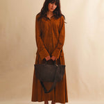 The Handbag Cabas Medium by LABEL17 is hand-braided from soft Nappa leather. With its clear shape, practical format and a design that combines function and style, it is the ideal companion for every day.