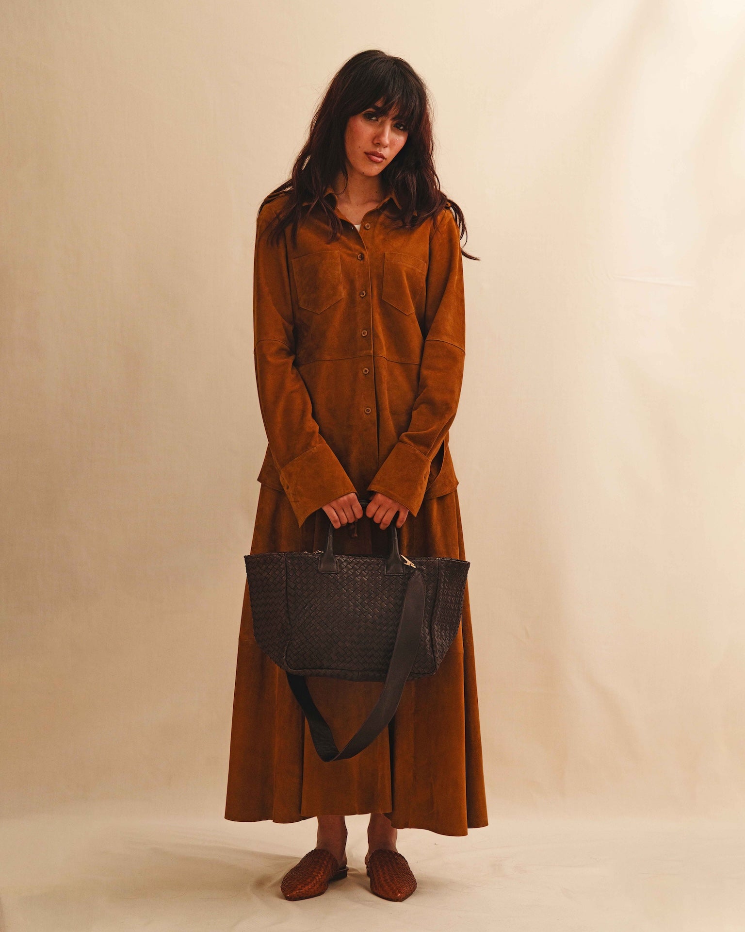 The Handbag Cabas Medium by LABEL17 is hand-braided from soft Nappa leather. With its clear shape, practical format and a design that combines function and style, it is the ideal companion for every day.