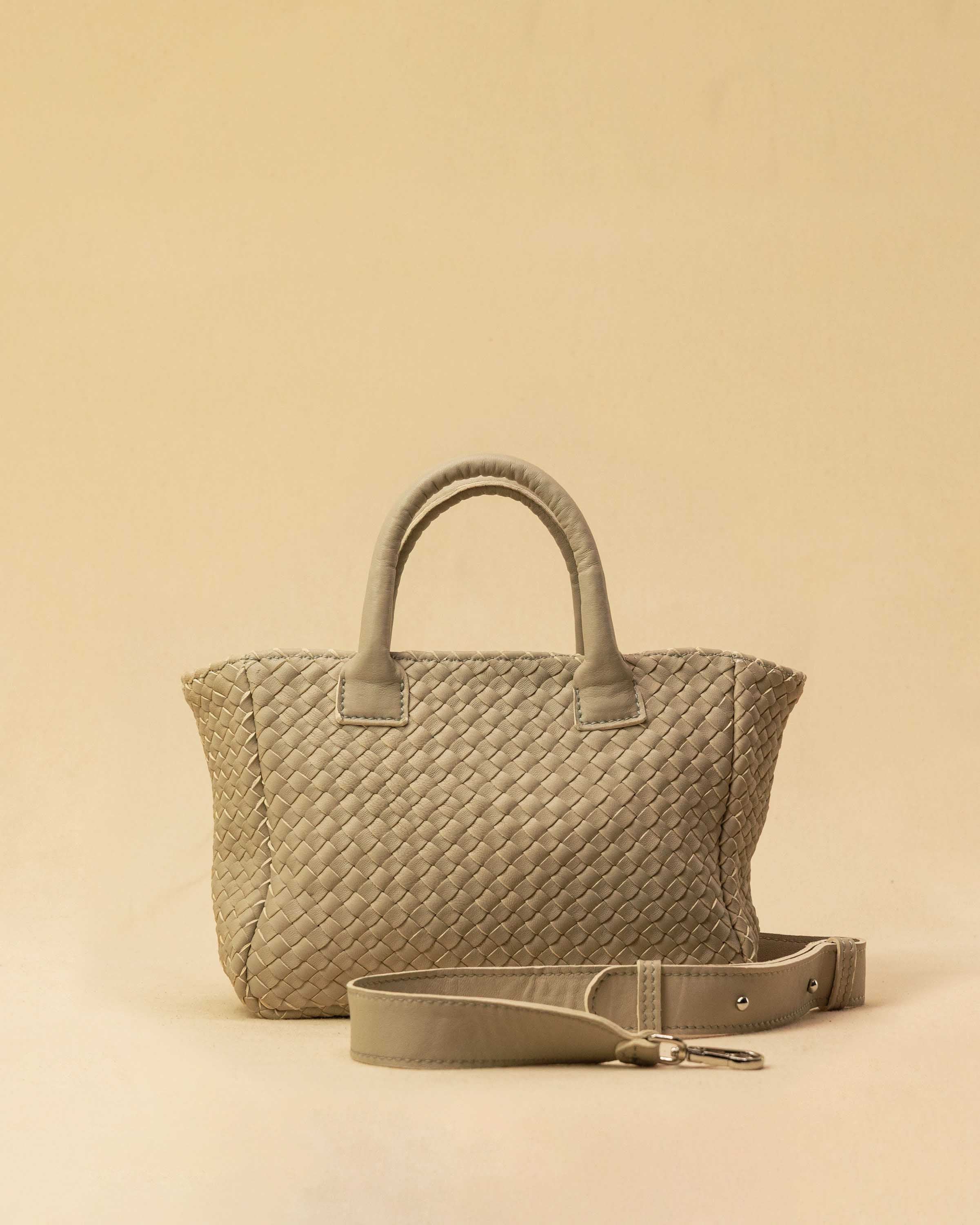 The Handbag Cabas Mini by LABEL17 is the smallest version of the popular Cabas line – a lightweight handbag made from supple, vegetable-tanned nappa leather. Hand-braided, with a zip closure and an adjustable, detachable shoulder strap. The leather-lined interior features a secure inner pocket. Wear it crossbody or carry it by hand – perfect for your essentials on the go. Handmade in Morocco.