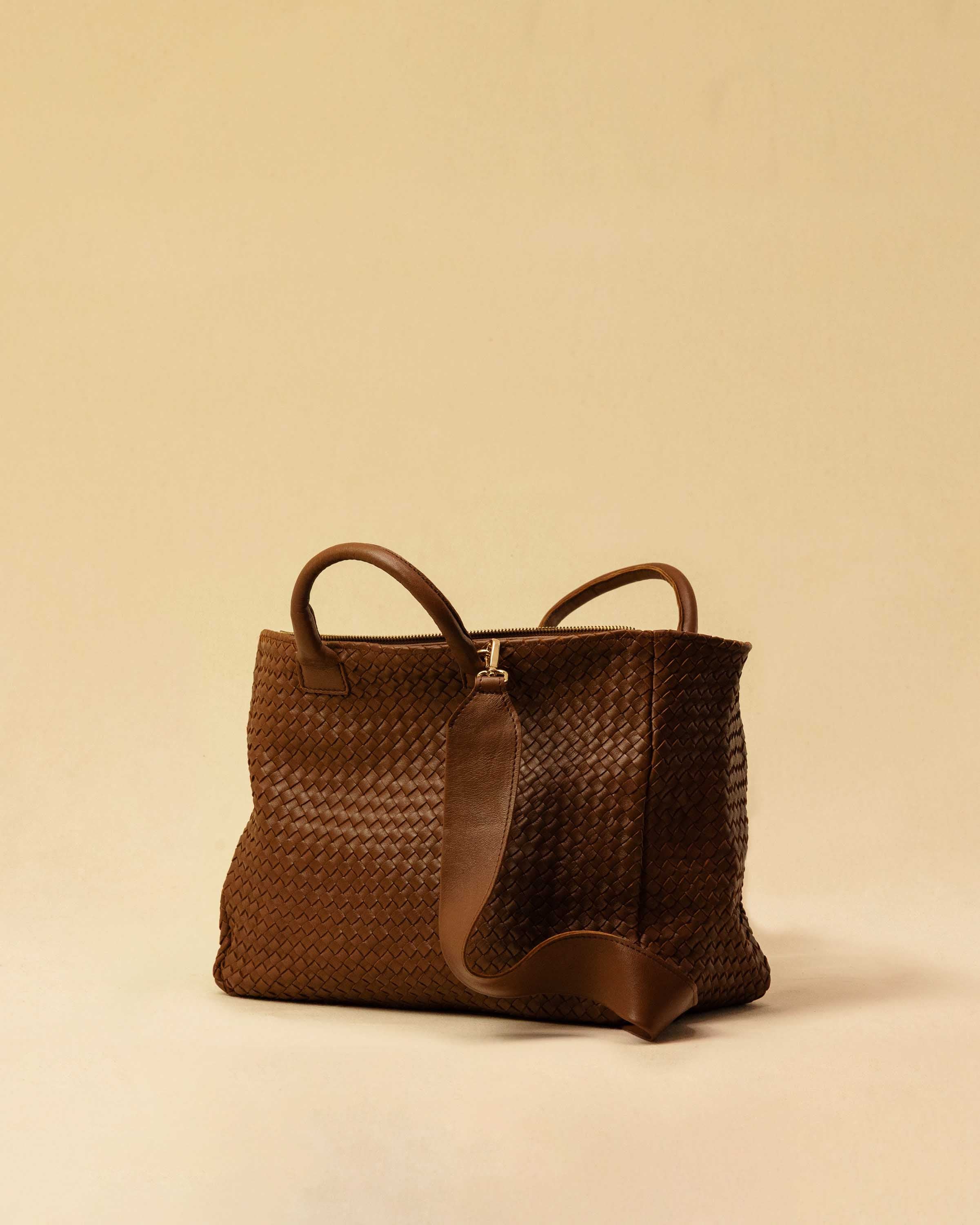The Cabas Standard by LABEL17 is a larger version of the Cabas Medium – a lightweight handbag made from supple, vegetable-tanned nappa leather. Hand-braided, it features a zip closure, detachable shoulder strap, and a leather-lined interior with a secure inner pocket.
Spacious enough to fit your 14“ laptop in our Laptop Case 14 – perfect for a stylish everyday routine. Handmade in Morocco