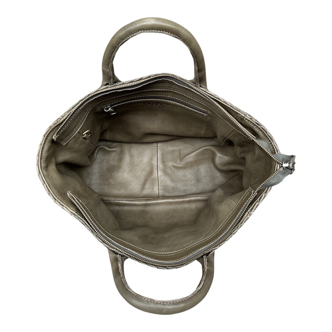 Handbag Cabas Tresse Medium: Leichte Handtasche, von Hand geflochten, geschmeidiges, pflanzlich gegerbtes Lamm-Nappaleder, LABEL17