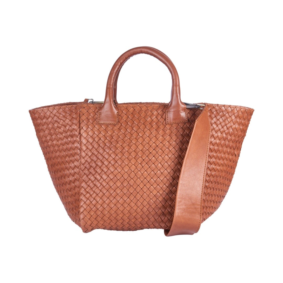 LABEL17 Handbag Tresse Medium Majestic aus geschmeidigem, pflanzlich gegerbtem Lamm-Nappaleder, von Hand geflochten, Cognac