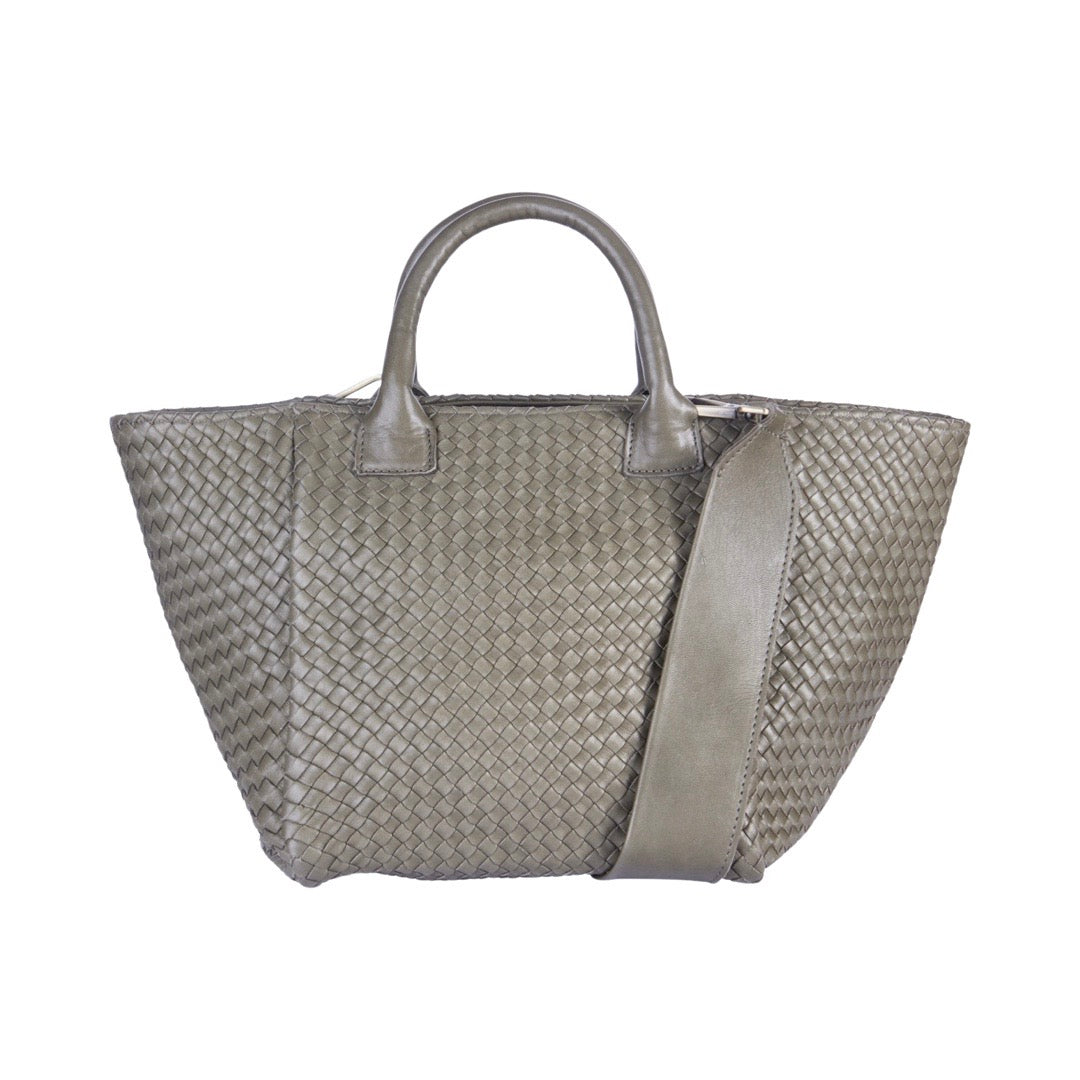 LABEL17 Handbag Tresse Medium Majestic aus geschmeidigem, pflanzlich gegerbtem Lamm-Nappaleder, von Hand geflochten, Olive