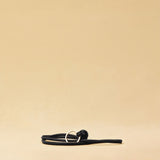 Langer Schlüsselanhänger KNOT von LABEL17, gefertigt aus geschmeidigem Nappaleder. Kann um den Hals getragen oder praktisch am Taschenhenkel befestigt werden - für schnellen Zugriff auf den Schlüssel.