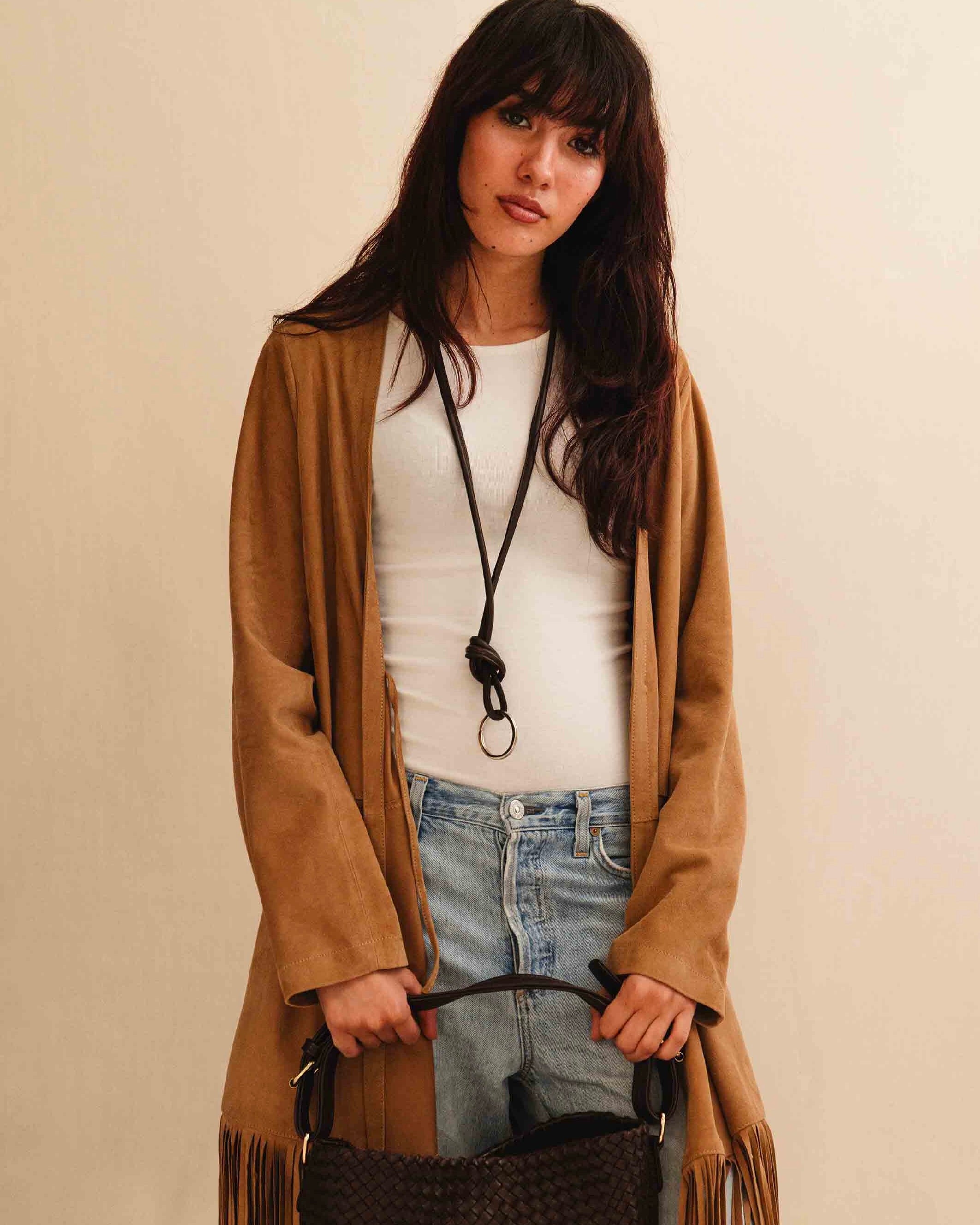 Langer Schlüsselanhänger KNOT von LABEL17, gefertigt aus geschmeidigem Nappaleder. Kann um den Hals getragen oder praktisch am Taschenhenkel befestigt werden - für schnellen Zugriff auf den Schlüssel.