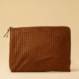 Style and Security, woven into one. The Braided Laptop Case 16 by LABEL17 combines hand-braided lamb nappa leather on the front with smooth leather on the back. Lightly padded, it holds laptops from 15” to 16” securely – with room for documents.
Also available for 13” and 14” devices.
Handmade in Morocco.