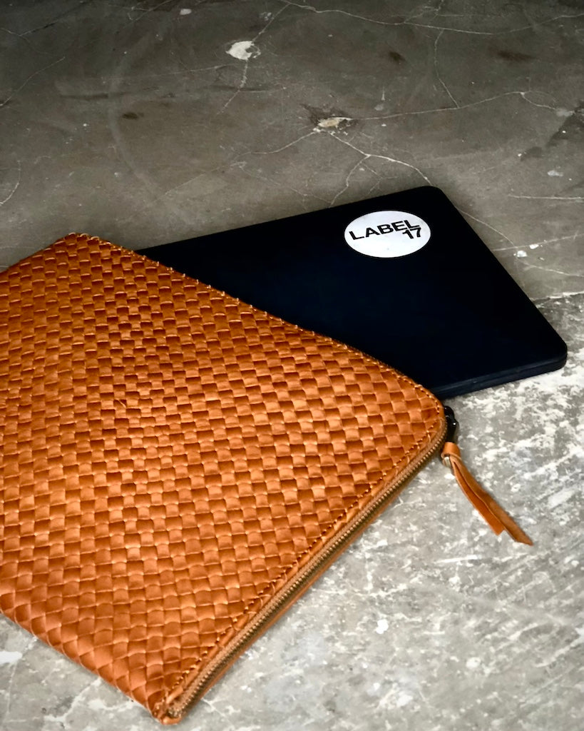 Style and Security, woven into one. The Braided Laptop Case 14 by LABEL17, combines hand-braided lamb nappa leather on the front with smooth leather on the back. Lightly padded, it holds laptops from 13” to 14” securely – with room for documents.
Also available for 15” and 16” devices.
Handmade in Morocco.