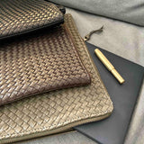 Style and Security, woven into one. The Braided Laptop Case 16 by LABEL17 combines hand-braided lamb nappa leather on the front with smooth leather on the back. Lightly padded, it holds laptops from 15” to 16” securely – with room for documents.
Also available for 13” and 14” devices.
Handmade in Morocco.