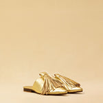 The Mule CHOUCHA by LABEL17 is crafted from supple, vegetable-tanned lamb nappa leather. A large, soft pompom sways elegantly with every step, adding a playful yet refined touch to the design. Handmade in Morocco.