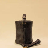 Shoulder Bag ABBIE Small in Darkbrown von LABEL17 aus Lamm-Nappaleder, von Hand geflochten. Mit kurzem und langem Henkel, hergestellt in Marokko