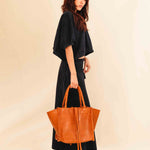 The Shoulder Bag IVY by LABEL17 ist crafted from supple Nappa leather, stands out for its artisanal detailing, distinctive side seams, and long braided handles.