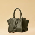 The Shoulder Bag IVY by LABEL17 ist crafted from supple Nappa leather, stands out for its artisanal detailing, distinctive side seams, and long braided handles.