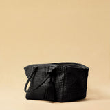 Aus geschmeidigem Nappaleder gefertigt, setzt dieser große Leder Pompom CHARM von LABEL17 ein stilvolles Statement. Ideal als Taschenaccessoire, handgefertigt in Marokko.