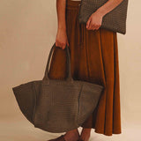 The Shoulder Bag ORIGINAL by LABEL17 is a timeless piece, crafted from fine, vegetable-tanned nappa leather and hand-braided. It features a zipper closure and a convenient interior pocket for your essentials.