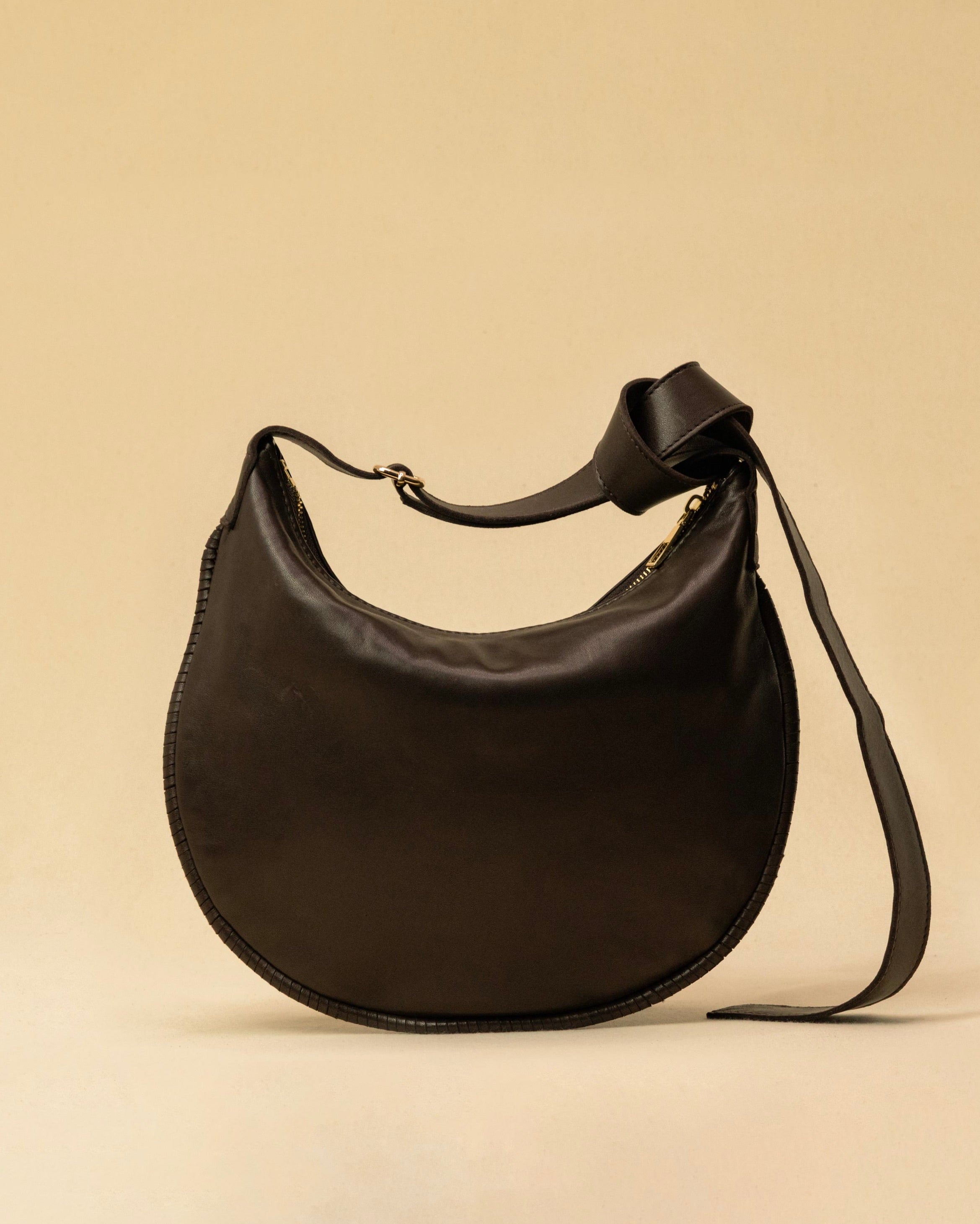LABEL17's Shoulder Bag Saddle IVY Medium in Darkbrown, made of finest Lamb-Nappa, hand-crafted in Morocco