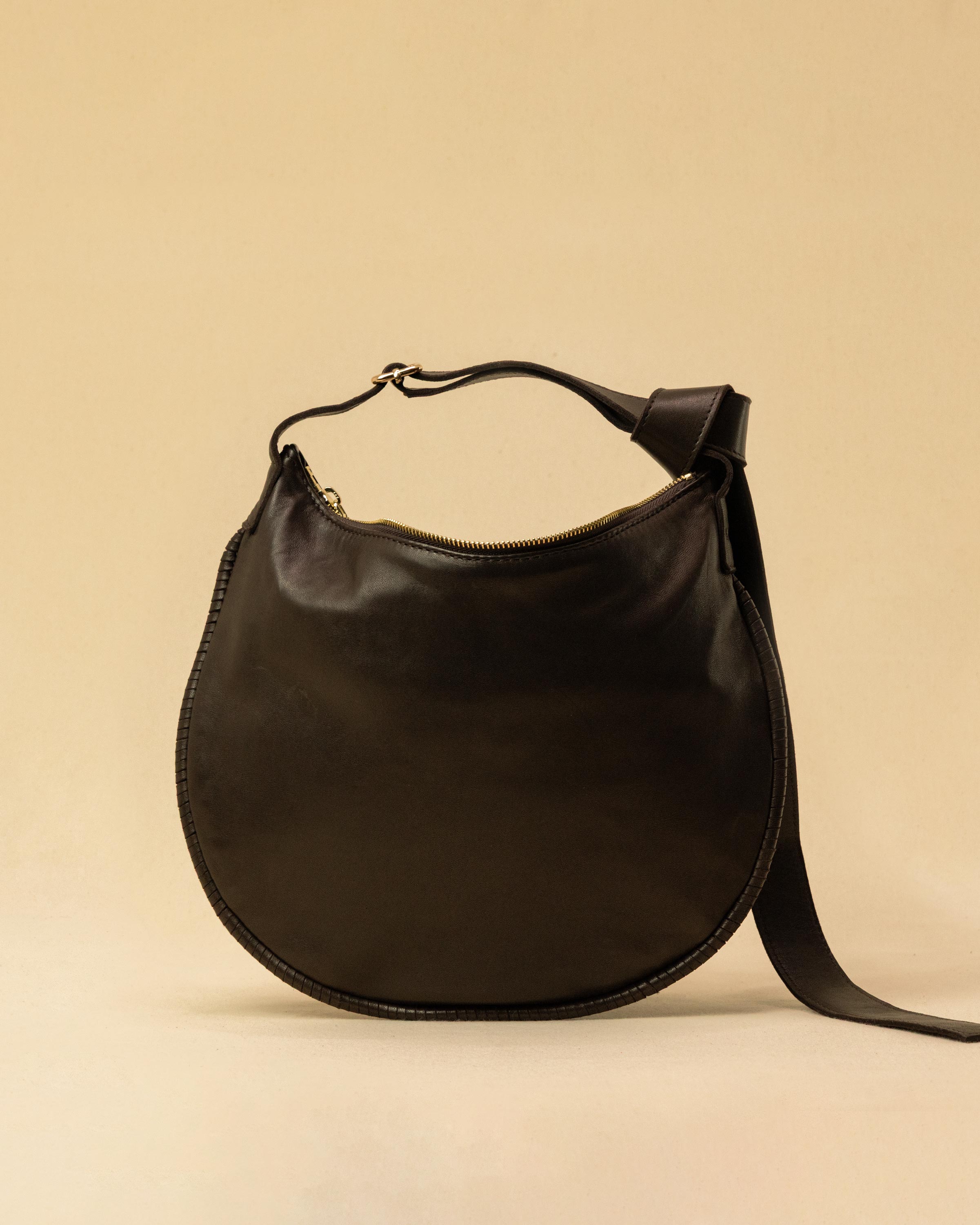LABEL17's Shoulder Bag Saddle IVY Medium in Darkbrown, made of finest Lamb-Nappa, hand-crafted in Morocco