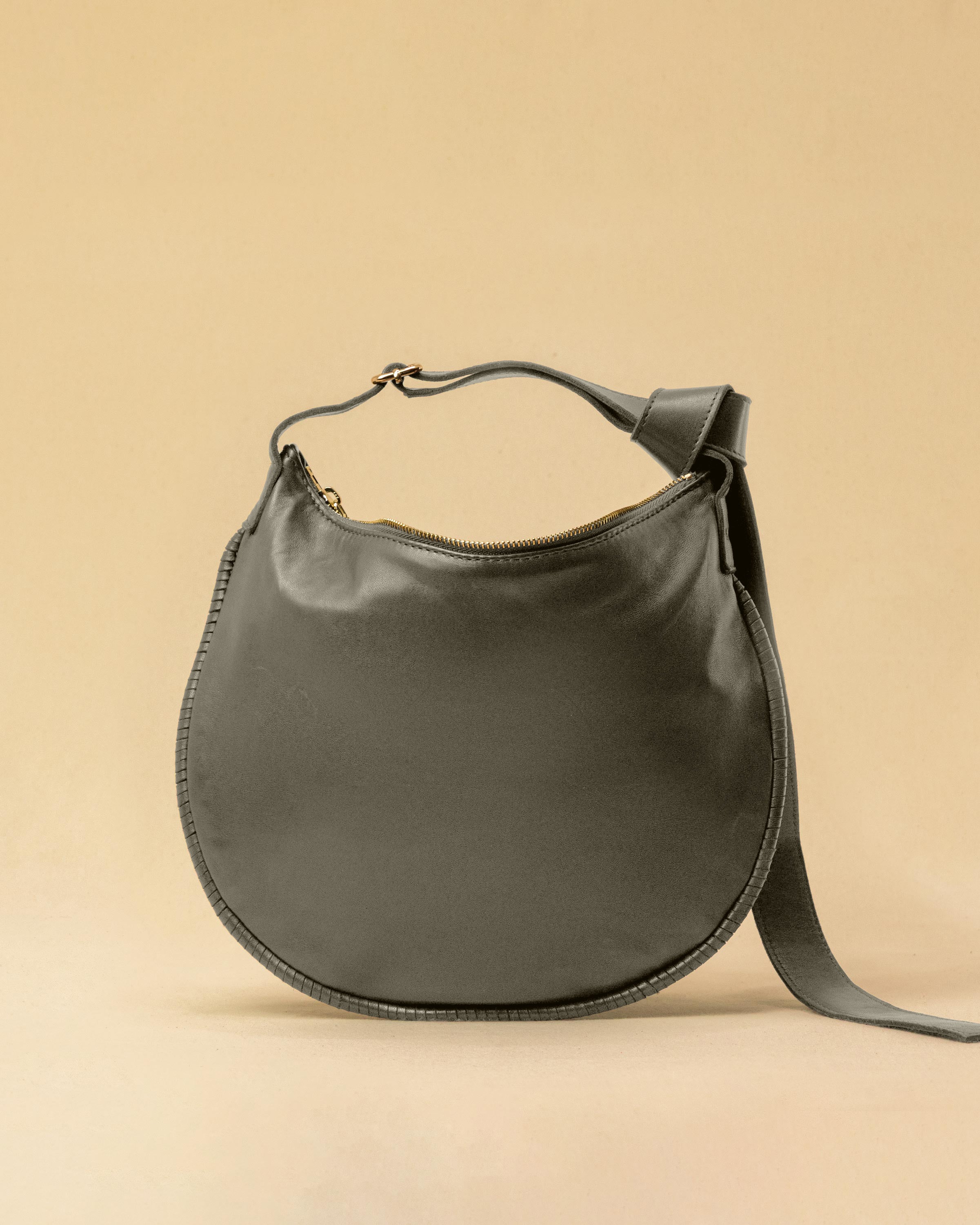 LABEL17's Shoulder Bag Saddle IVY Medium in Stone, made of finest Lamb-Nappa, hand-crafted in Morocco