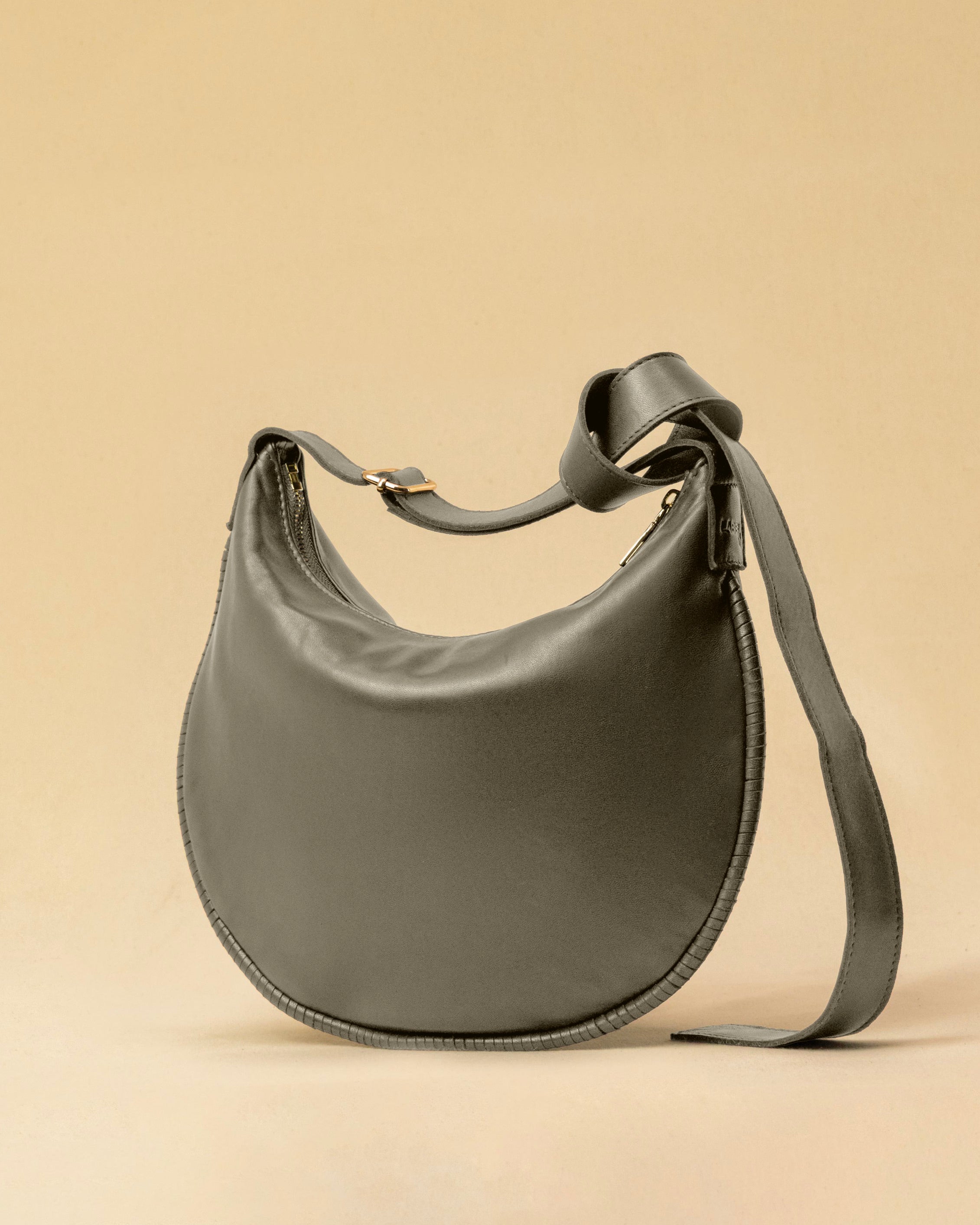 LABEL17's Shoulder Bag Saddle IVY Medium in Stone, made of finest Lamb-Nappa, hand-crafted in Morocco