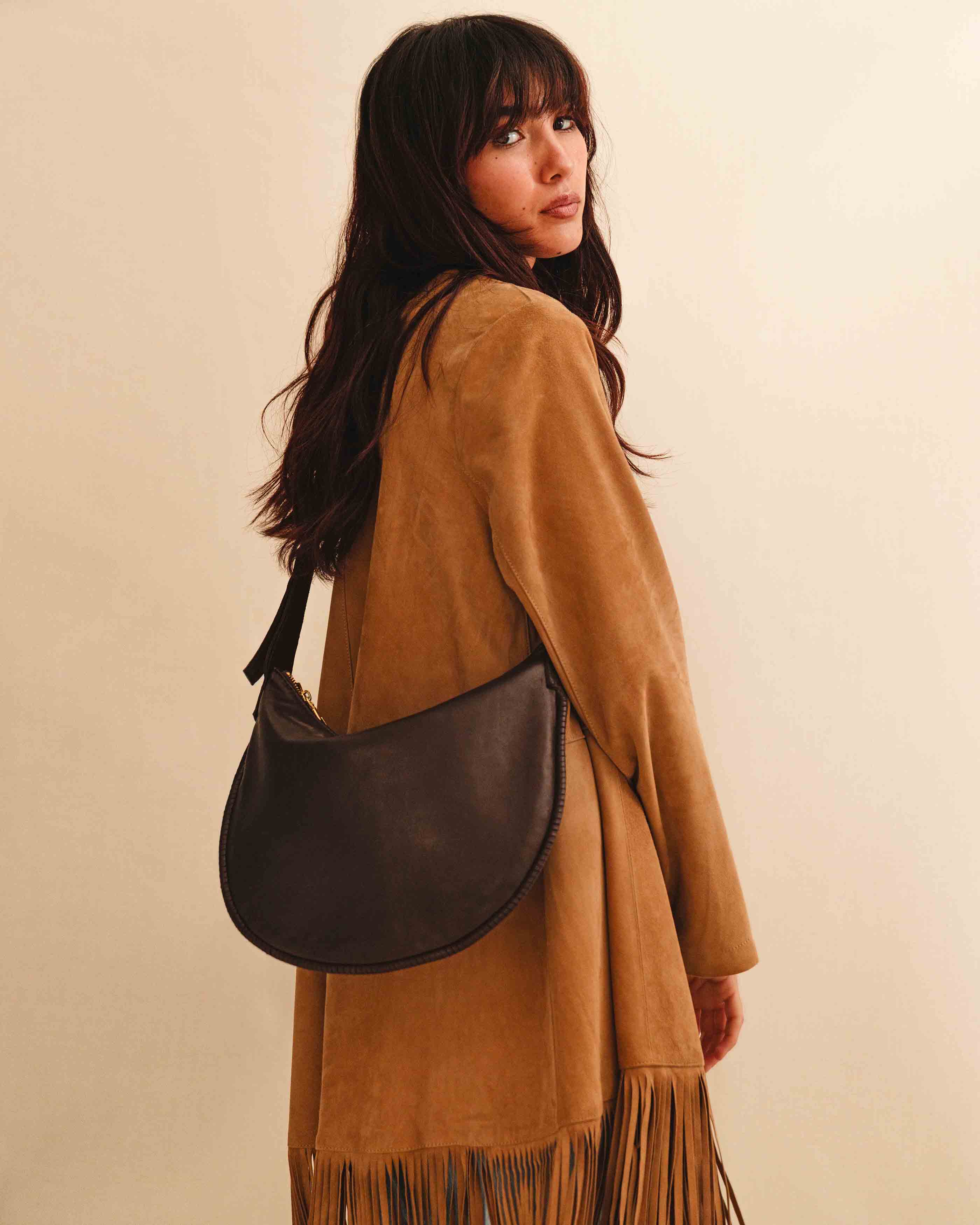 LABEL17's Shoulder Bag Saddle IVY Medium in Darkbrown, made of finest Lamb-Nappa, hand-crafted in Morocco