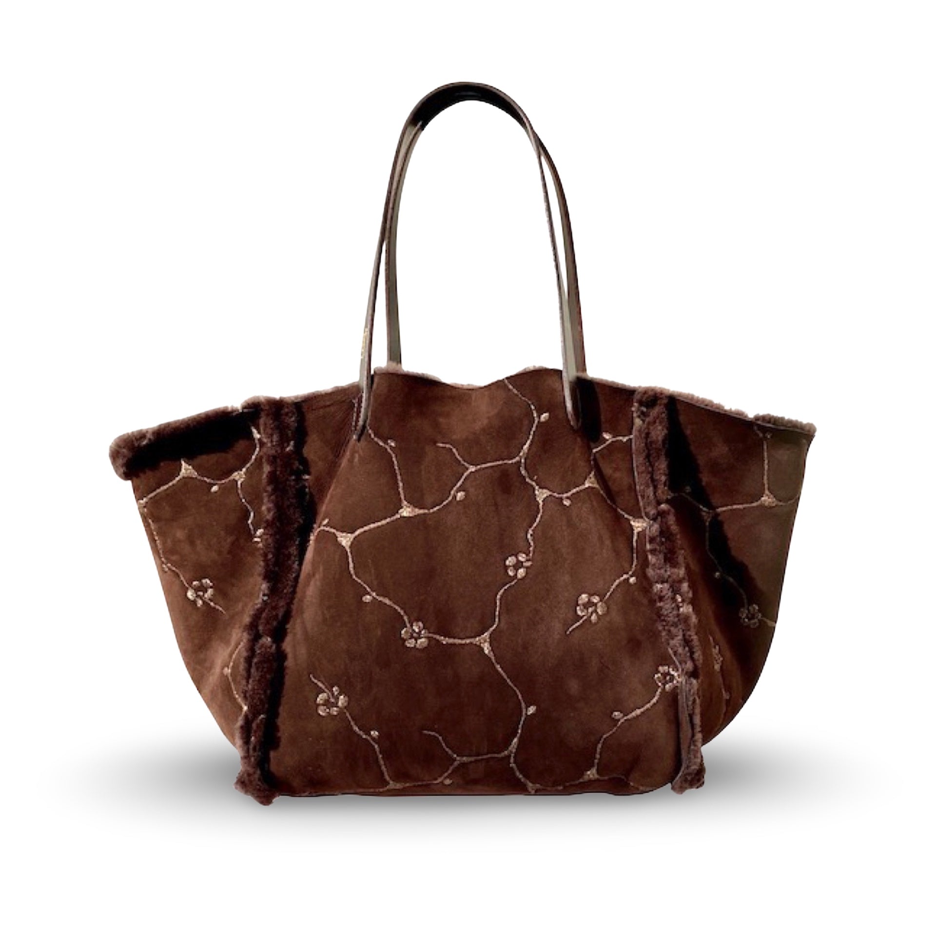 Diese LABEL17 Shoulder Bag ist nach dem Handwerk der St. Galler Spitze, aufwendig im Appenzell, Schweiz bestickt.