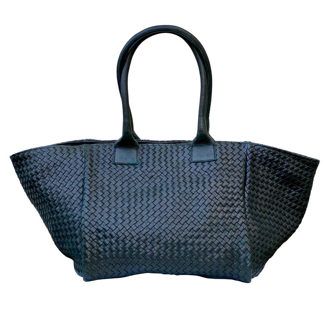LABEL17 Shoulder Bag Tresse: Leichte Schultertasche, von Hand geflochten, geschmeidiges, pflanzlich gegerbtes Lamm-Nappaleder, Farbe pine (dunkelgrün)