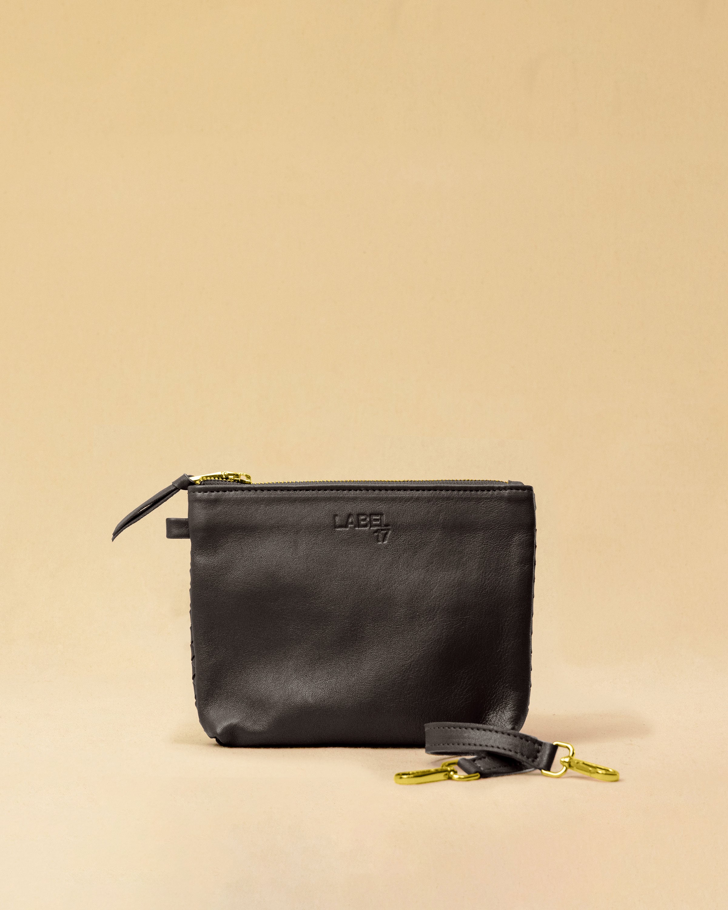 The Braided Pouch GAIA by LABEL17 is hand-braided from soft, vegetable-tanned nappa leather using an intricate braiding technique. Designed to carry your essentials, it features a leather strap with a carabiner, allowing you to wear it on its own or attach it seamlessly inside your LABEL17 bag.