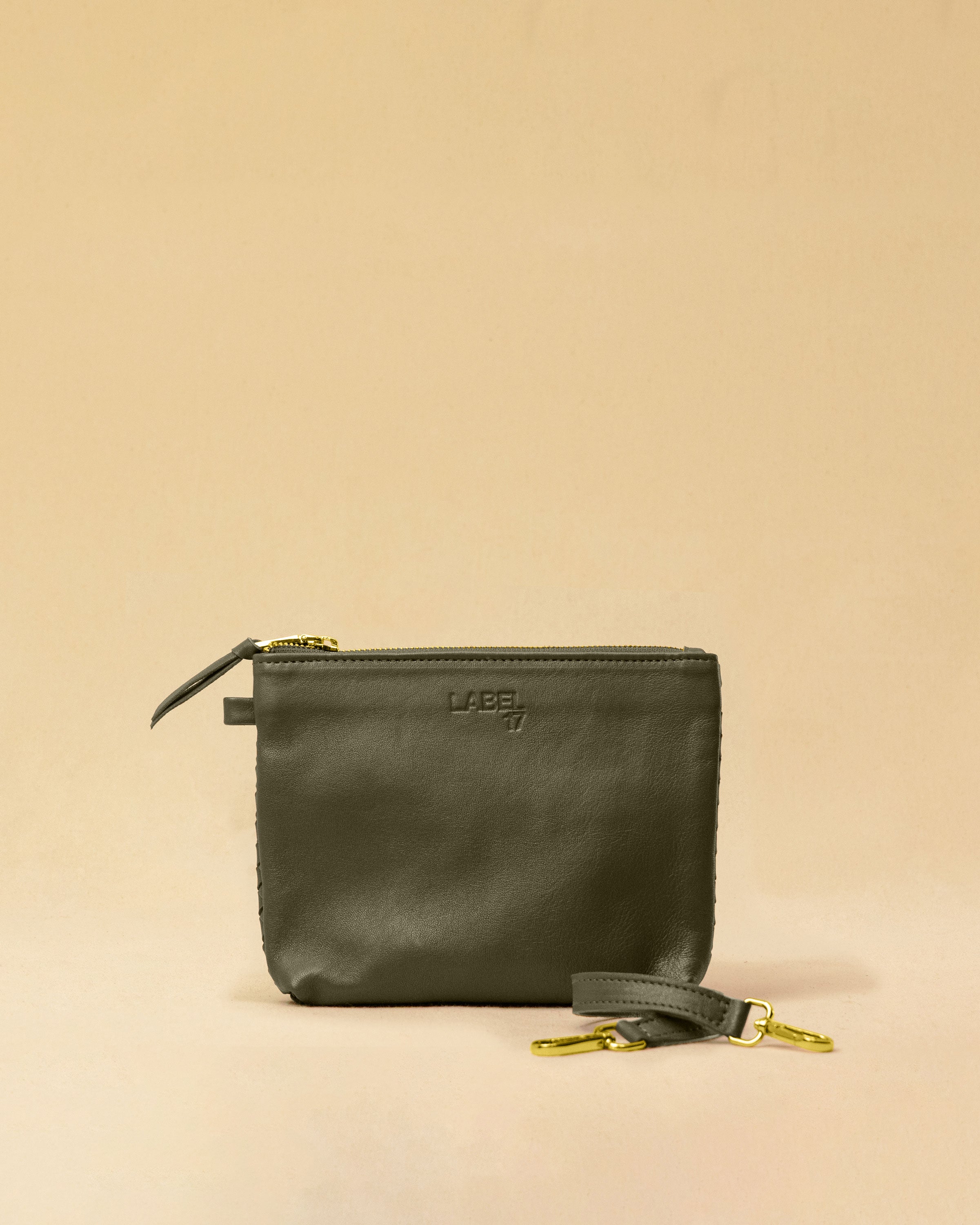 The Braided Pouch GAIA by LABEL17 is hand-braided from soft, vegetable-tanned nappa leather using an intricate braiding technique. Designed to carry your essentials, it features a leather strap with a carabiner, allowing you to wear it on its own or attach it seamlessly inside your LABEL17 bag.
